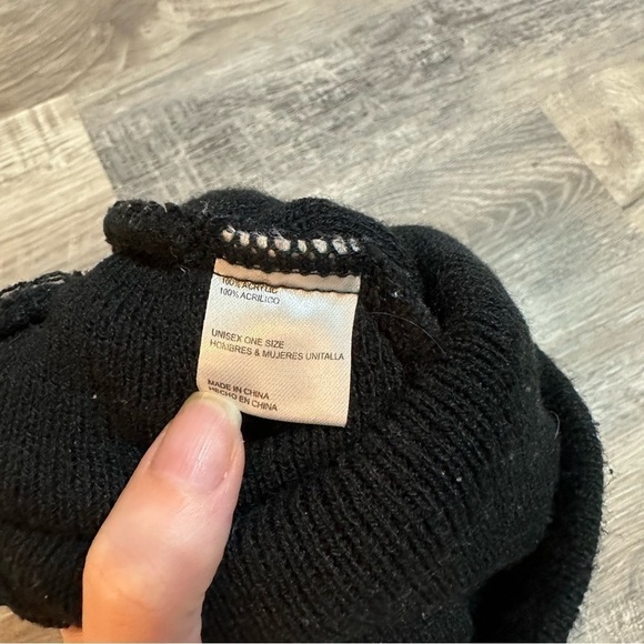 Free when bundle Black beanie - Picture 4 of 5